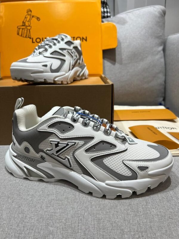 LVE Classic Runner Trainers