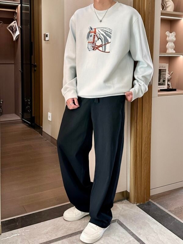 HRMS Embroidered Horse Crew Neck Jumper – White