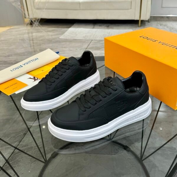 LVE Low-Top Trainers - Black