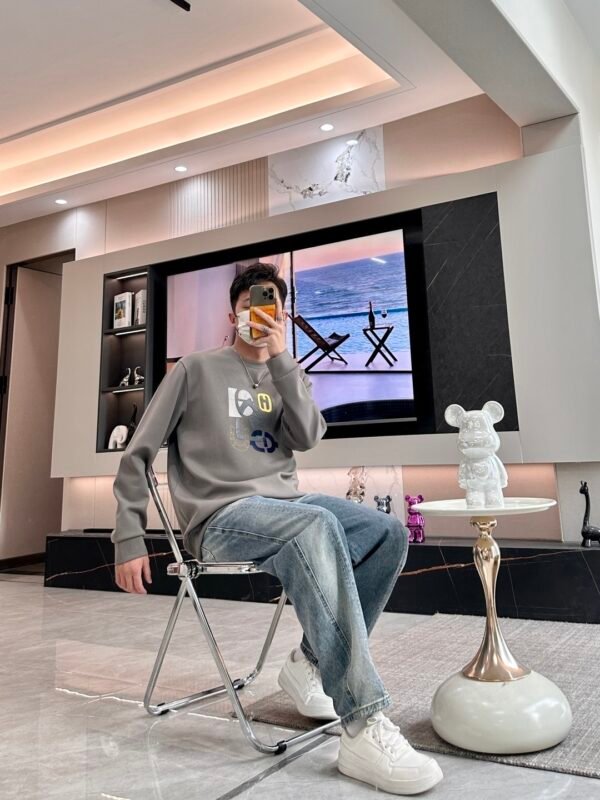 HRMS Graphic Appliqué Jumper – Taupe