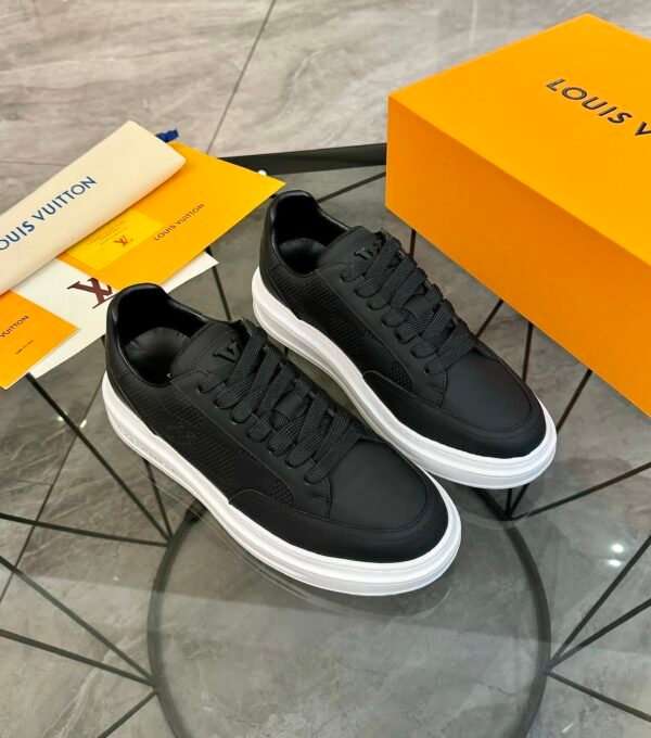 LVE Low-Top Trainers - Black