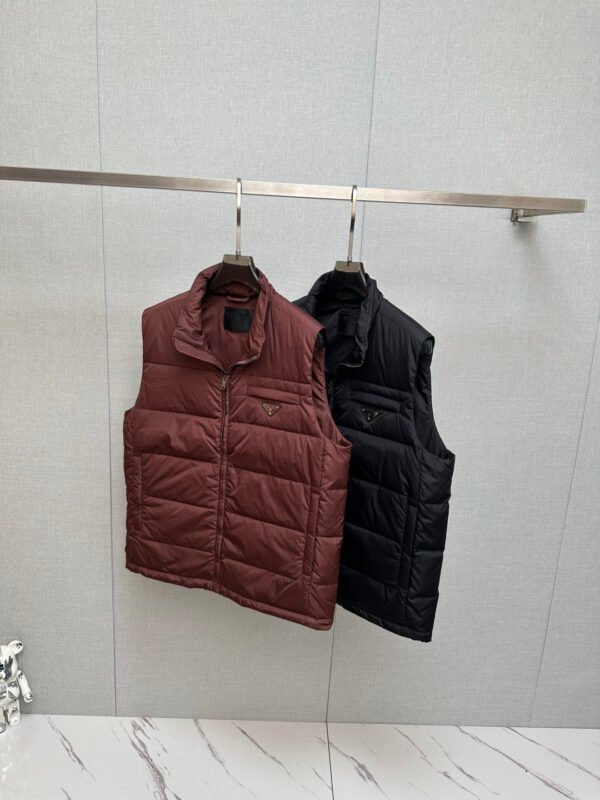 2618f93e PRDA Quilted Zip Gilet - Burgundy
