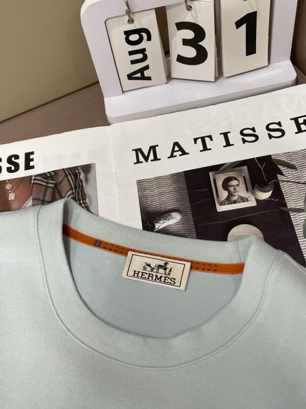 HRMS Embroidered Horse Crew Neck Jumper – White