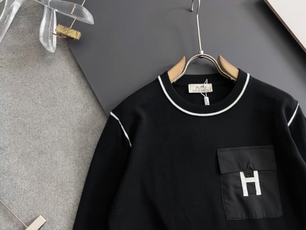 2fc050e4 HRMS Contrast Trim Pocket Jumper