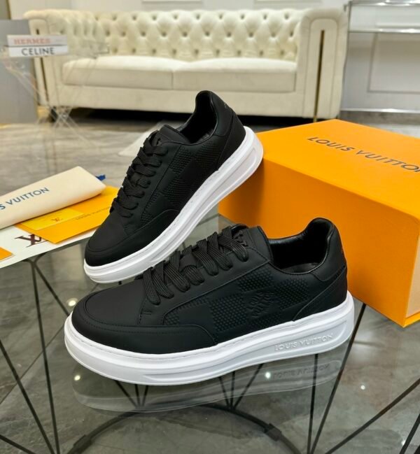 LVE Low-Top Trainers - Black