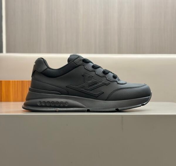 3 LVE Classic All Black Low Trainers