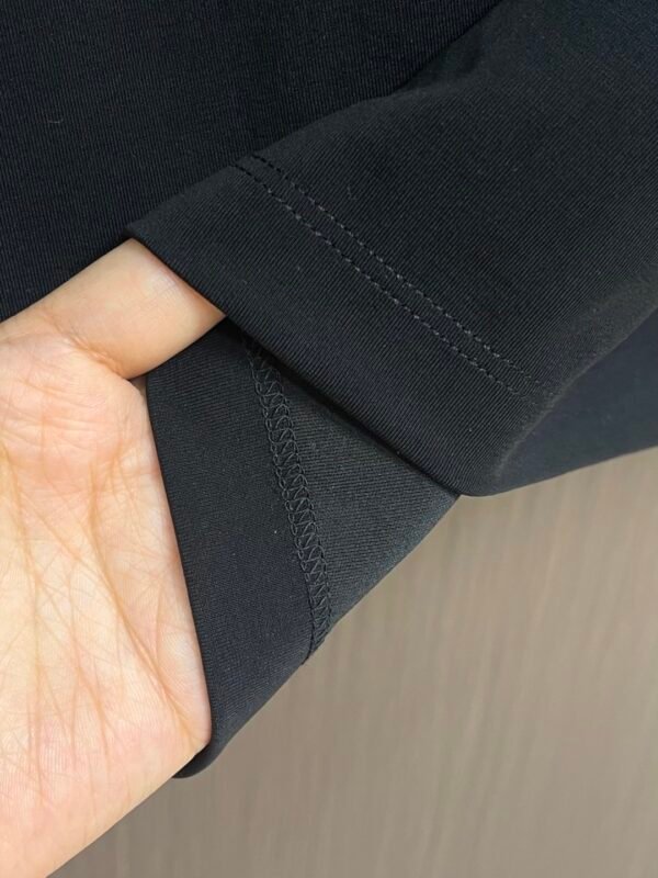 HRMS Crew Neck with Contrast Appliqué Graphic - Black