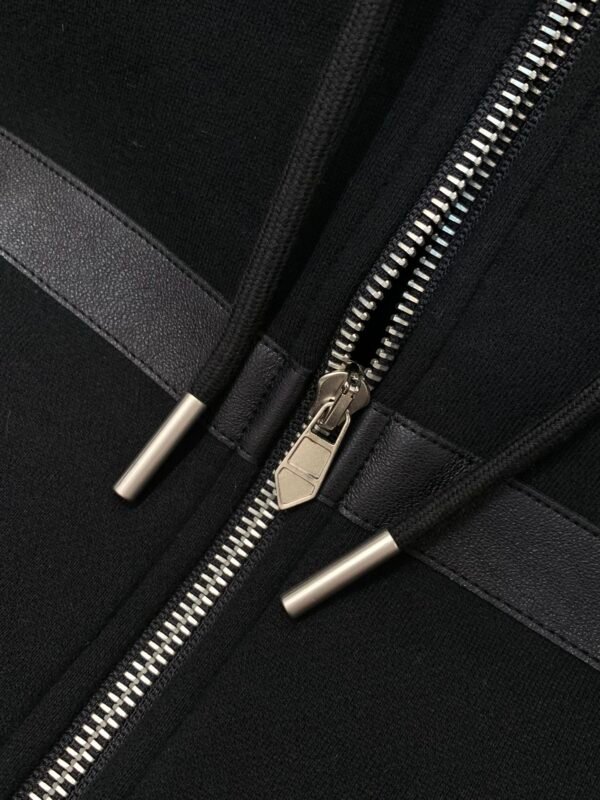 384281a7 HRMS Hooded Zip-Up Jacket - Black