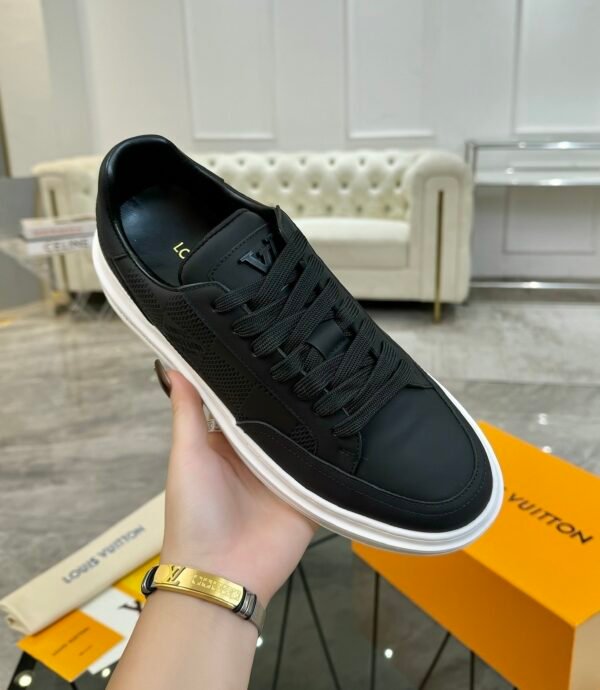 LVE Low-Top Trainers - Black