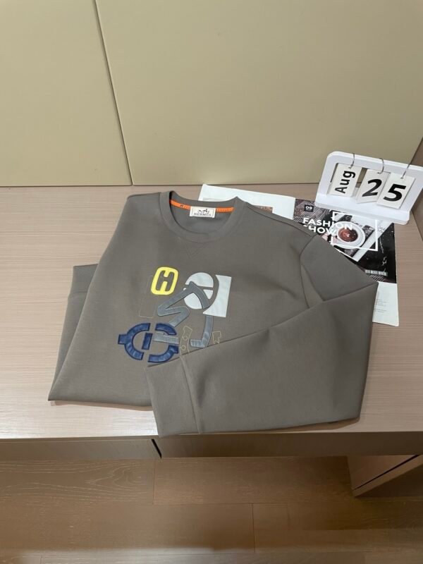 HRMS Graphic Appliqué Jumper – Taupe