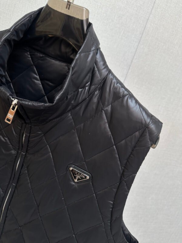 PRDA Diamond Quilted Zip Gilet - Black