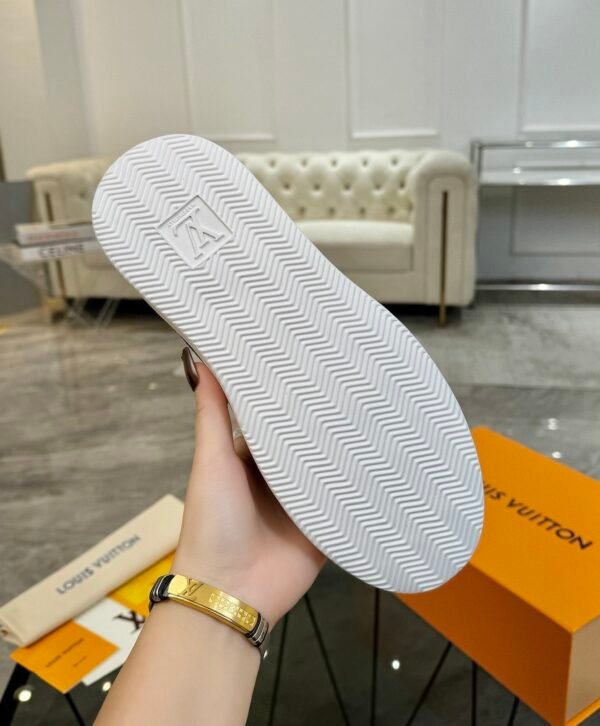 LVE Low-Top Trainers - Black