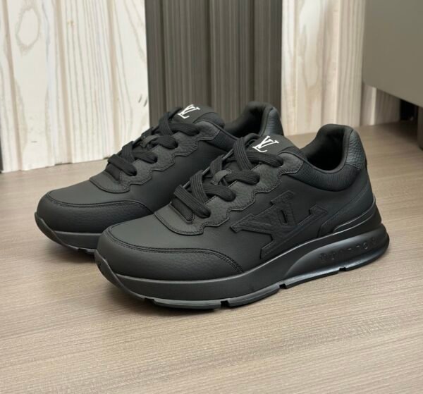 5 LVE Classic All Black Low Trainers