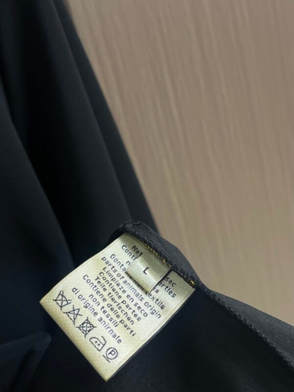 HRMS Crew Neck with Contrast Appliqué Graphic - Black