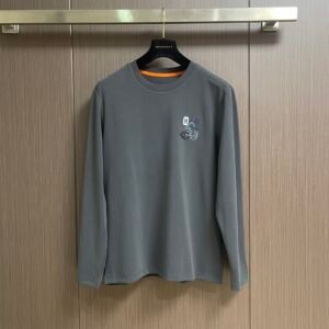 5f7b2c07 HRMS Crew Neck with Contrast Appliqué Graphic - Grey