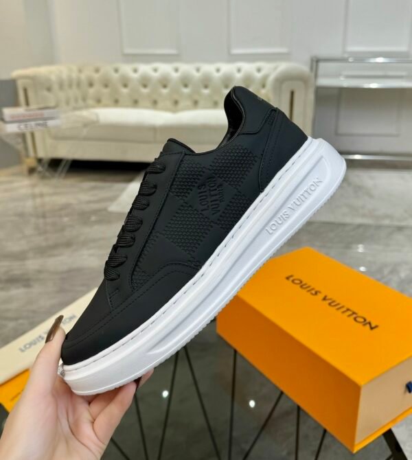 LVE Low-Top Trainers - Black