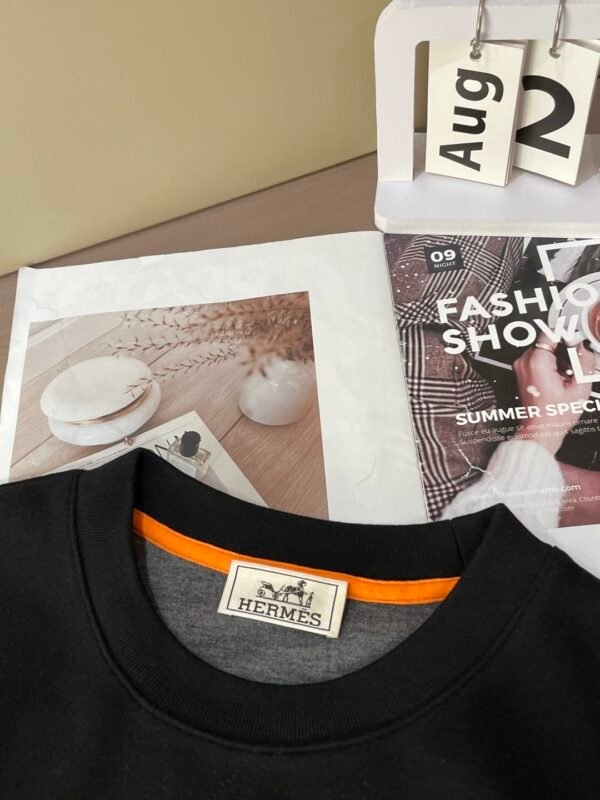 HRMS Horse Motif Crew Neck Jumper