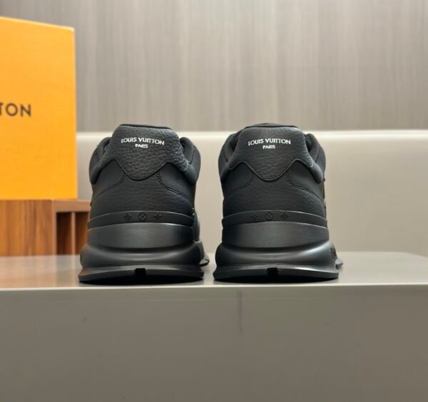 7 LVE Classic All Black Low Trainers