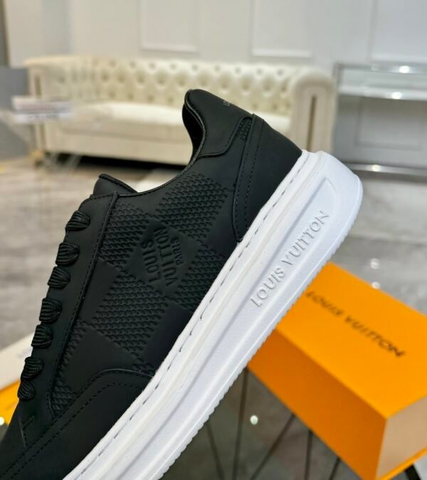 LVE Low-Top Trainers - Black