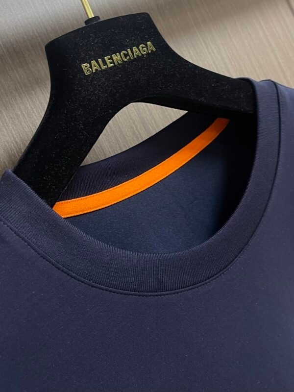 HRMS Crew Neck with Contrast Appliqué Graphic - Navy Blue