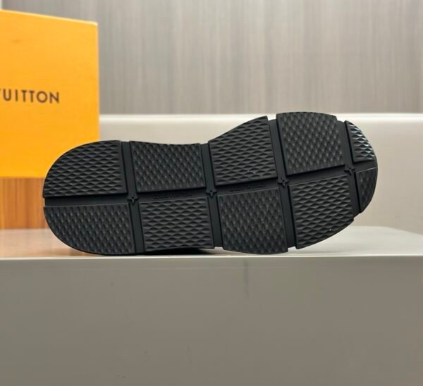 9 LVE Classic All Black Low Trainers