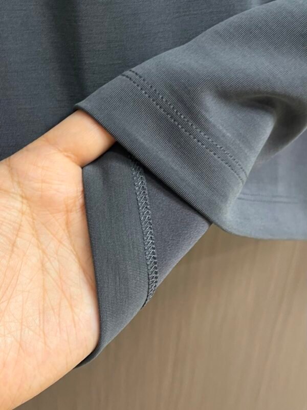 HRMS Crew Neck with Contrast Appliqué Graphic - Grey