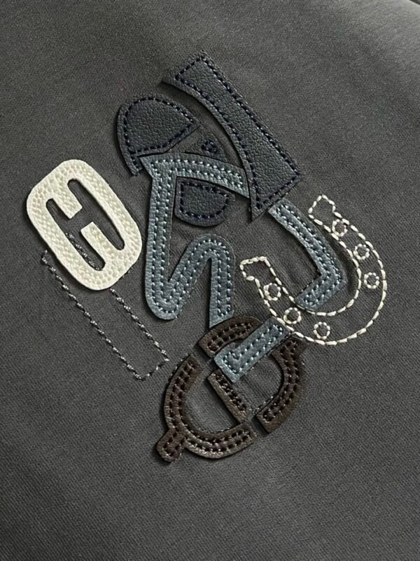 HRMS Crew Neck with Contrast Appliqué Graphic - Grey