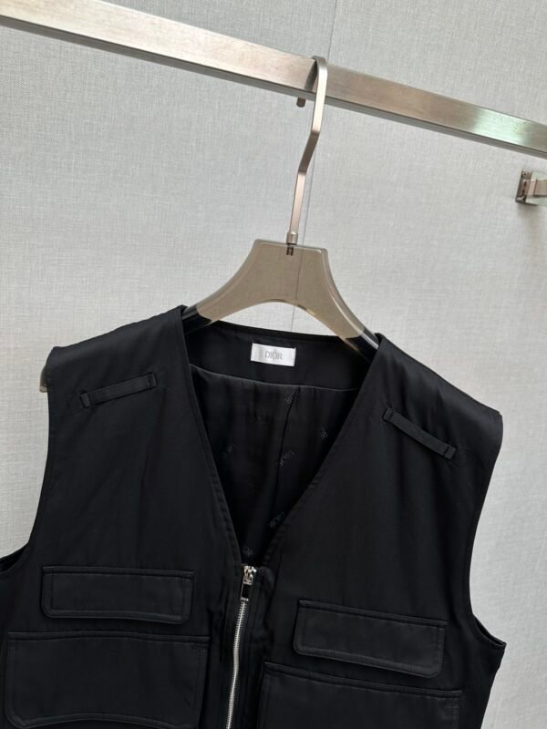 9a024070 CD Utility Pocket Zip-Front Gilet - Black