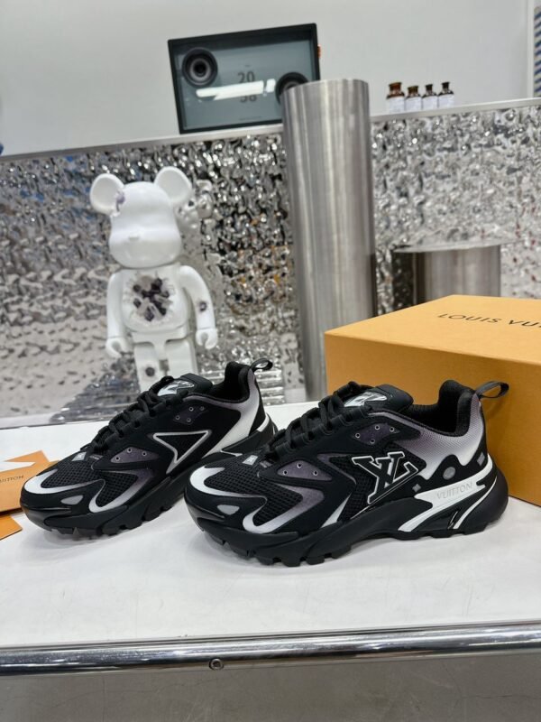 LVE Gradient Mesh Multi-Panel Trail Trainers