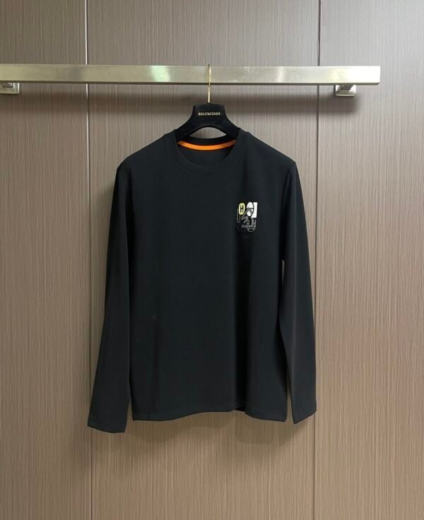 HRMS Crew Neck with Contrast Appliqué Graphic - Black