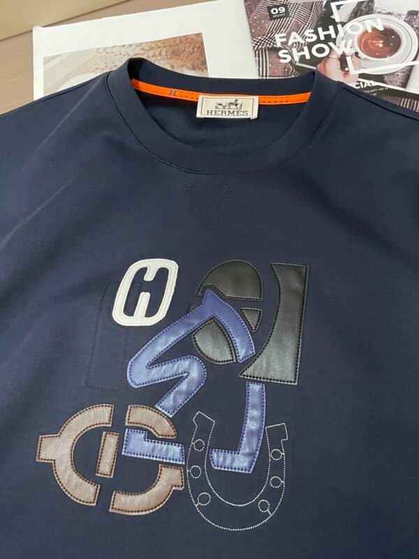 a6e771d1 HRMS Graphic Appliqué Jumper – Navy Blue