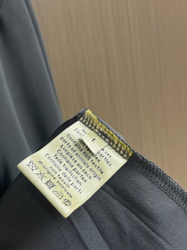 HRMS Crew Neck with Contrast Appliqué Graphic - Grey