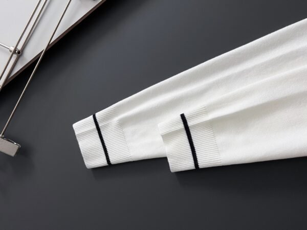 af05e734 HRMS Contrast Trim Pocket Jumper