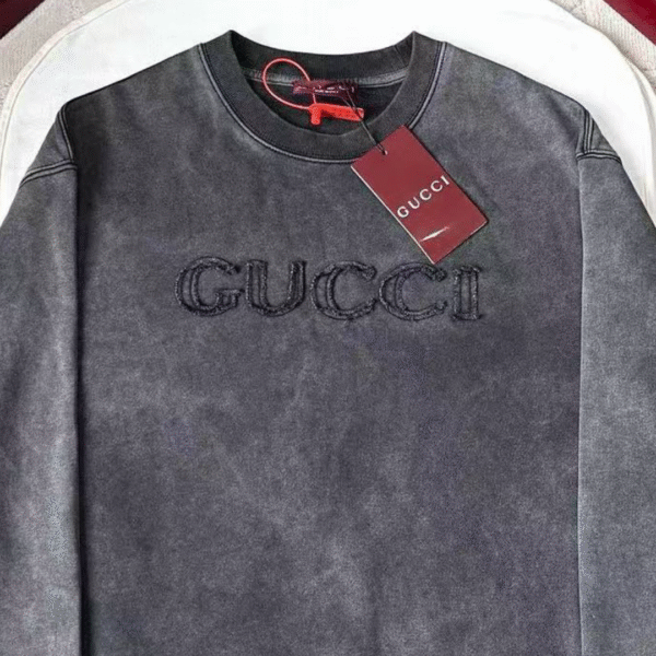 GCCI Embossed Text Crew Neck Jumper – Washed Grey