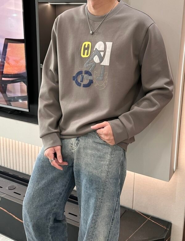 HRMS Graphic Appliqué Jumper – Taupe