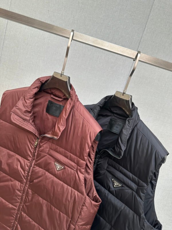 c043040d PRDA Quilted Zip Gilet - Burgundy