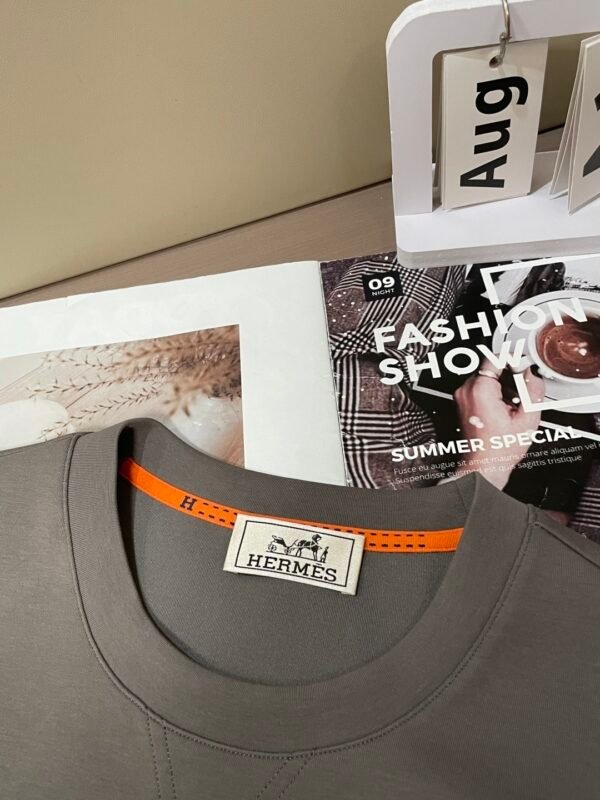 HRMS Graphic Appliqué Jumper – Taupe