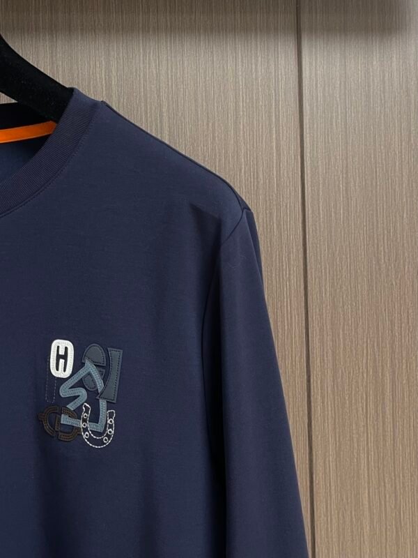 HRMS Crew Neck with Contrast Appliqué Graphic - Navy Blue