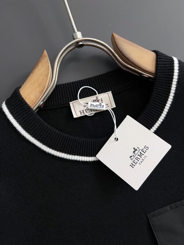 e12583d3 HRMS Contrast Trim Pocket Jumper