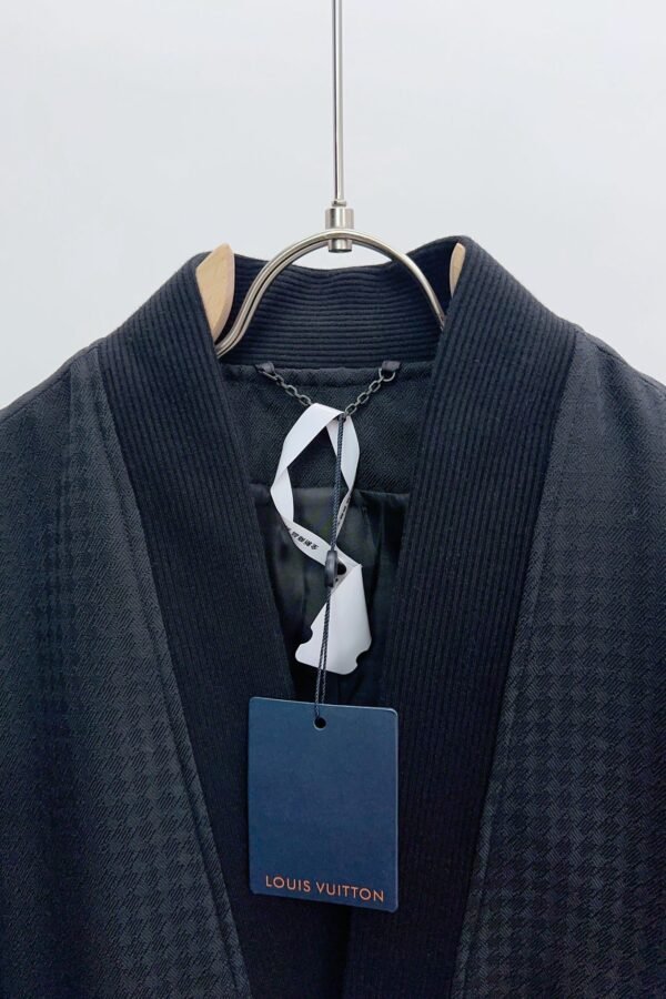 LVE Lightweight Buttoned Jacket – Black