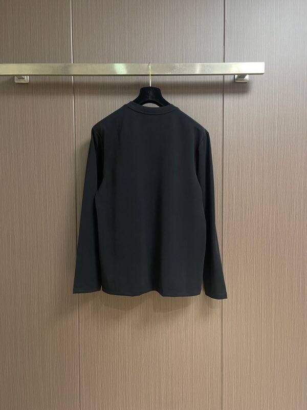 HRMS Crew Neck with Contrast Appliqué Graphic - Black