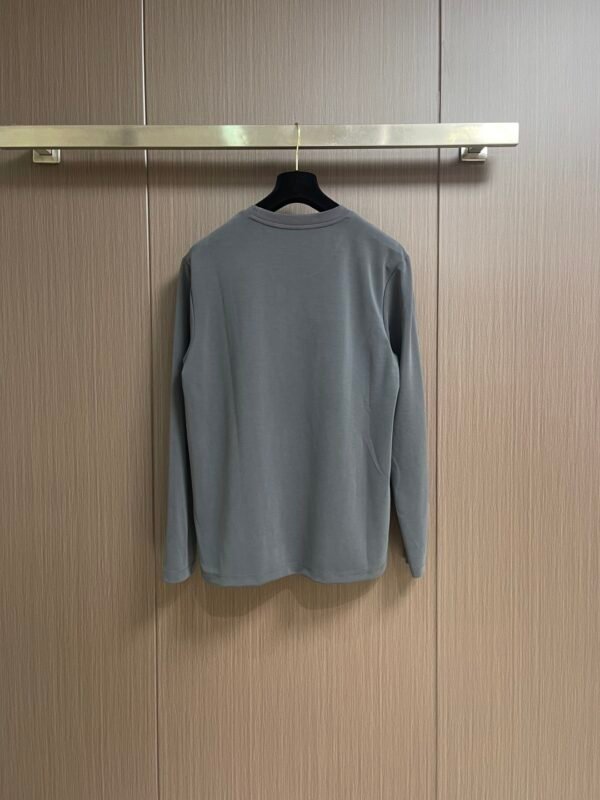 HRMS Crew Neck with Contrast Appliqué Graphic - Grey