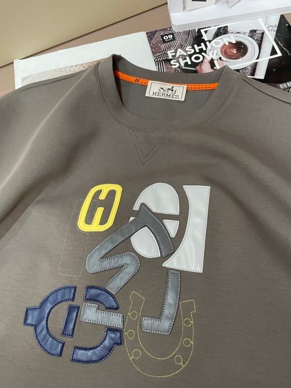 HRMS Graphic Appliqué Jumper – Taupe