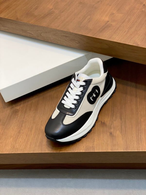 0009d17e GCCI Low-Top Trainers with Logo Patch - Black/Beige