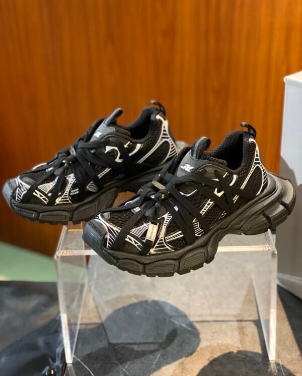 BLNCG Low-Top Trainers with Wrapped Lace Design - Black