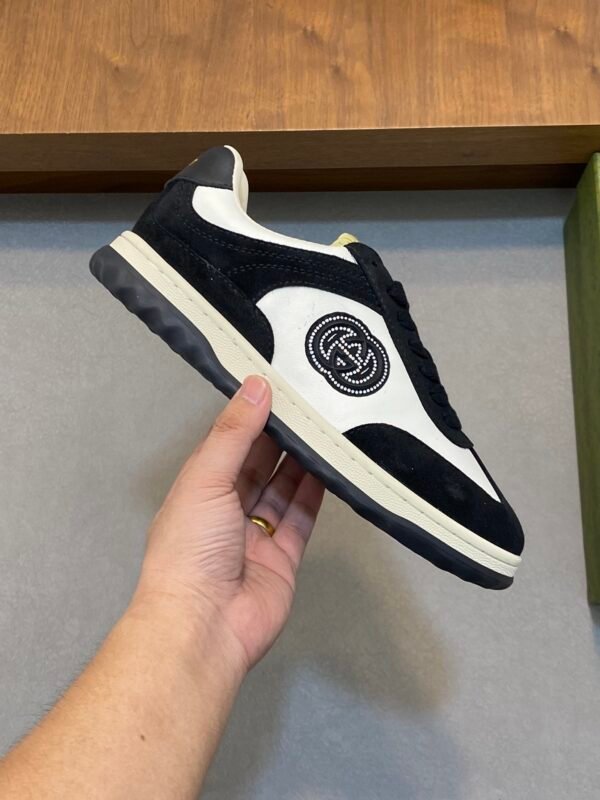 029cffa4 GCCI Low-Top Trainers with Logo Patch Detail - Black/White