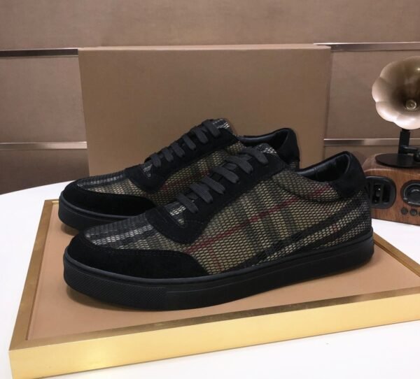 BRBY Low-Top Trainers with Mesh Panels - Black