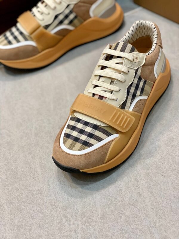 BRBY Trainers with Check Panel and Strap - Camel
