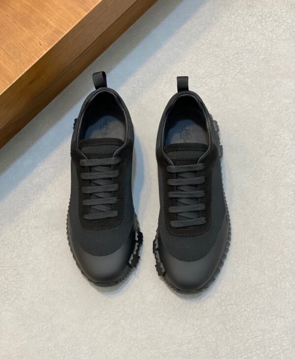 HRMS Mesh Low-Top Trainers – Triple Black