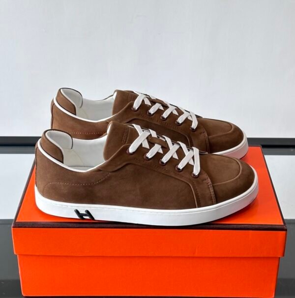 HRMS Low-Top Skate Suede Trainers – Brown
